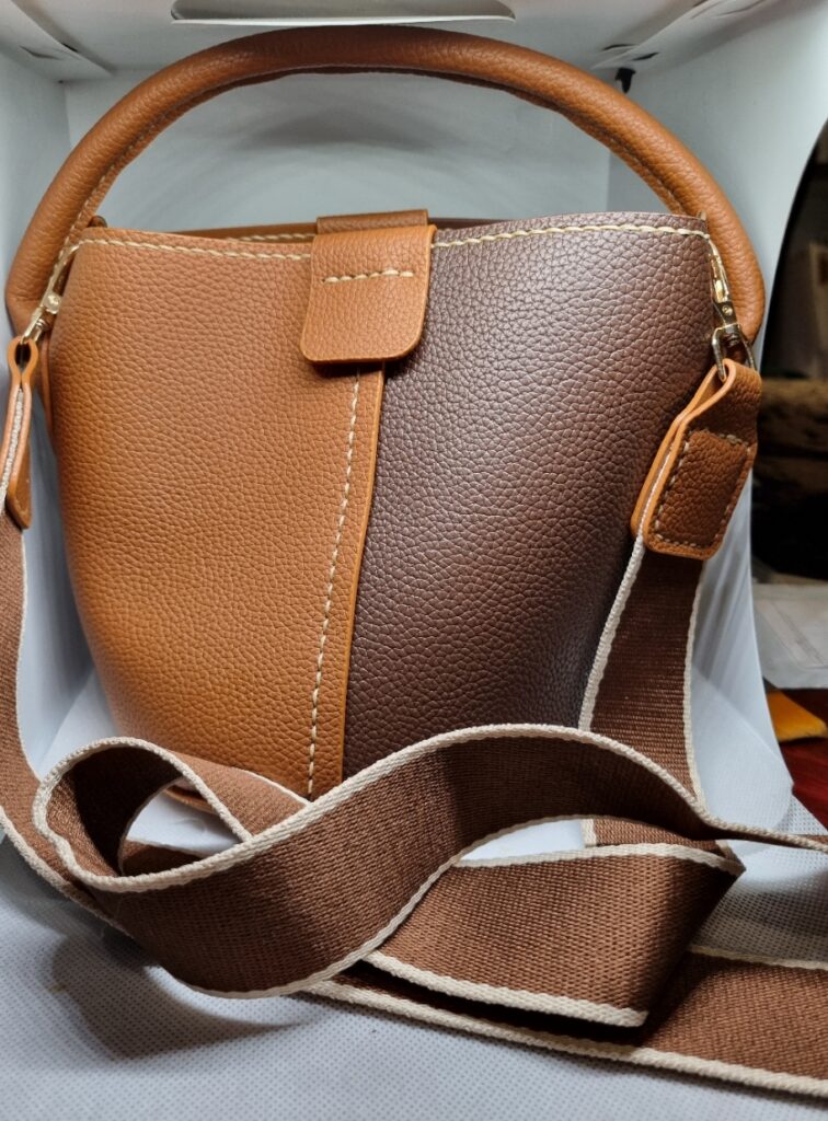 Bucket Bag with two straps and bag feet
